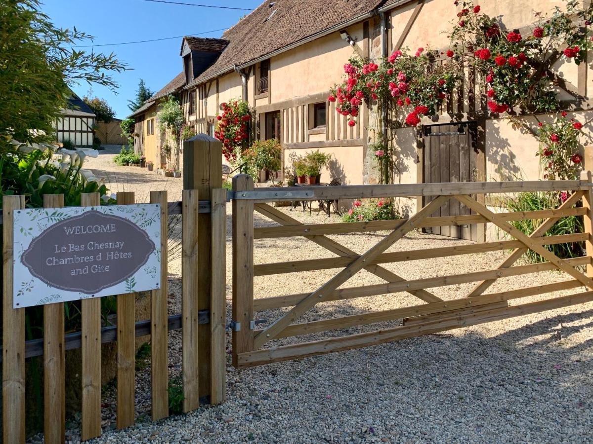 Le Bas Chesnay Chambres D'Hotes Domfront En Poiraie Exterior photo