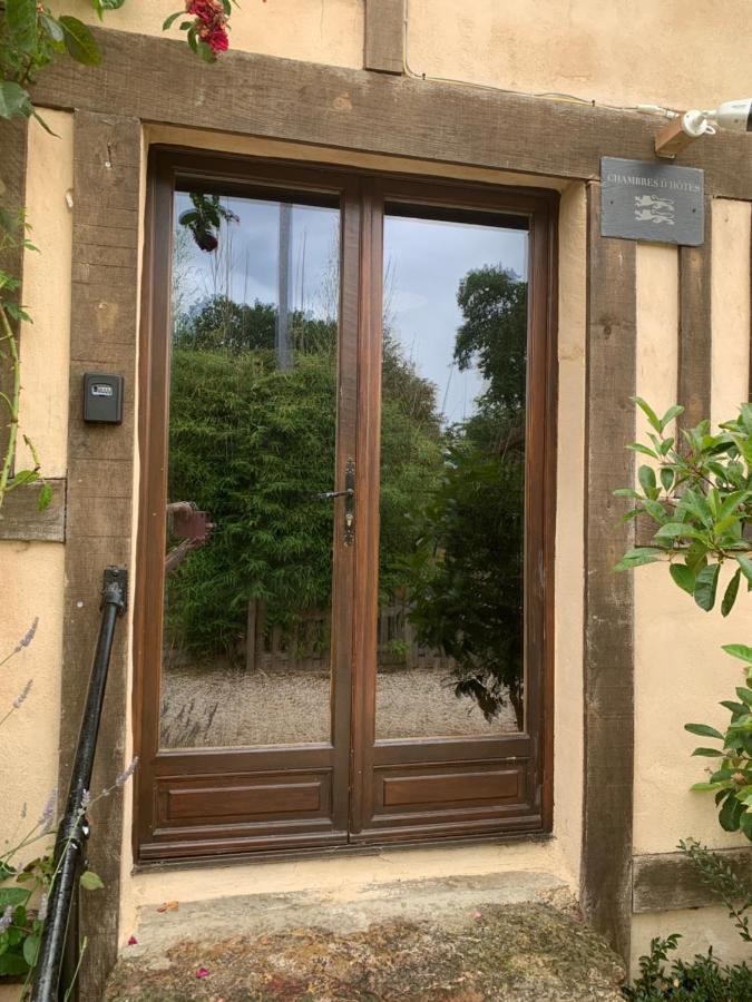 Le Bas Chesnay Chambres D'Hotes Domfront En Poiraie Exterior photo